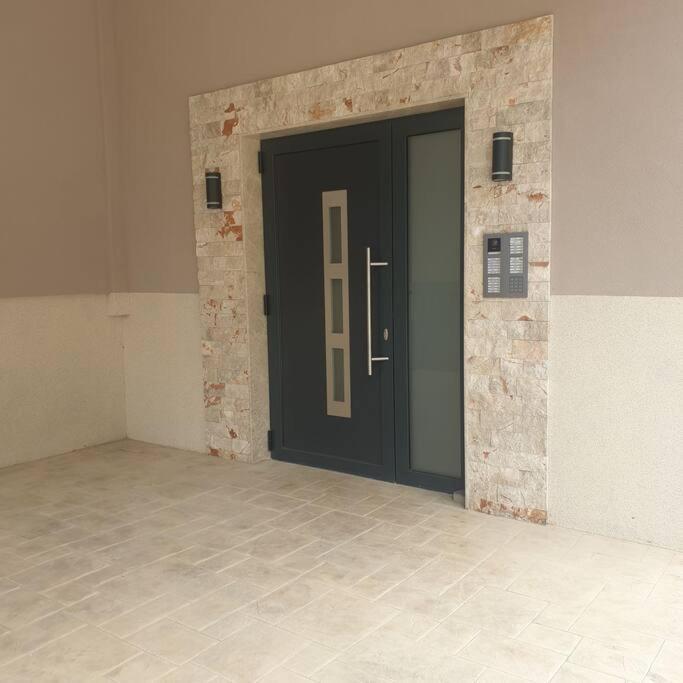 Mia Gi Luxury + Garage Apartment โมสตาร์ ภายนอก รูปภาพ